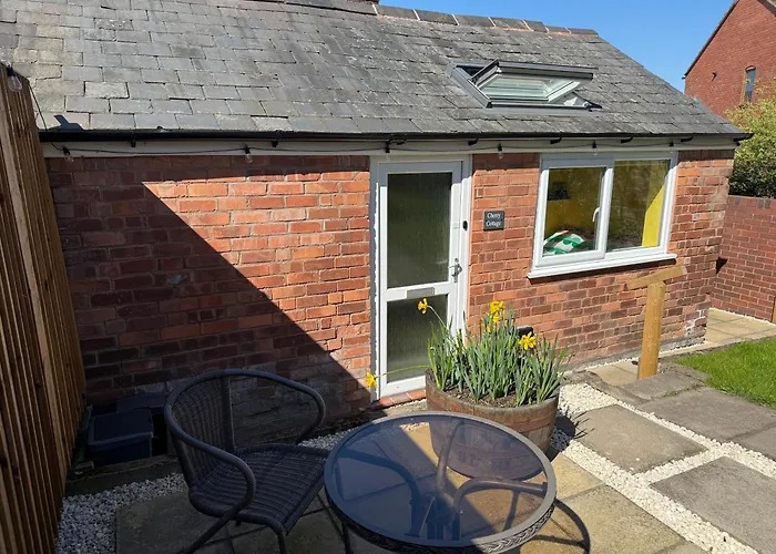 Cherry Cottage Retro Stay, Stourport-On-Severn