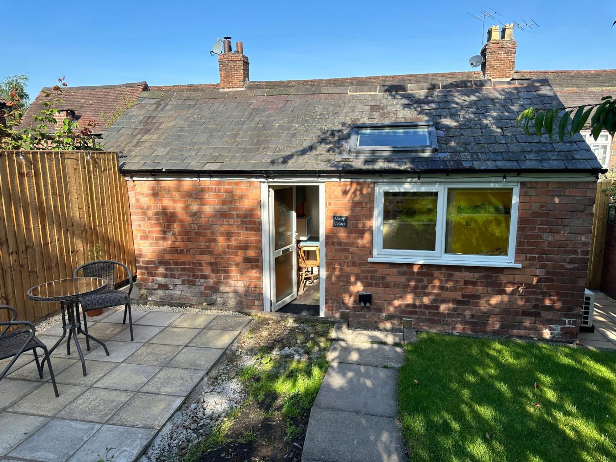 Cherry Retro Stay, Stourport-on-Severn